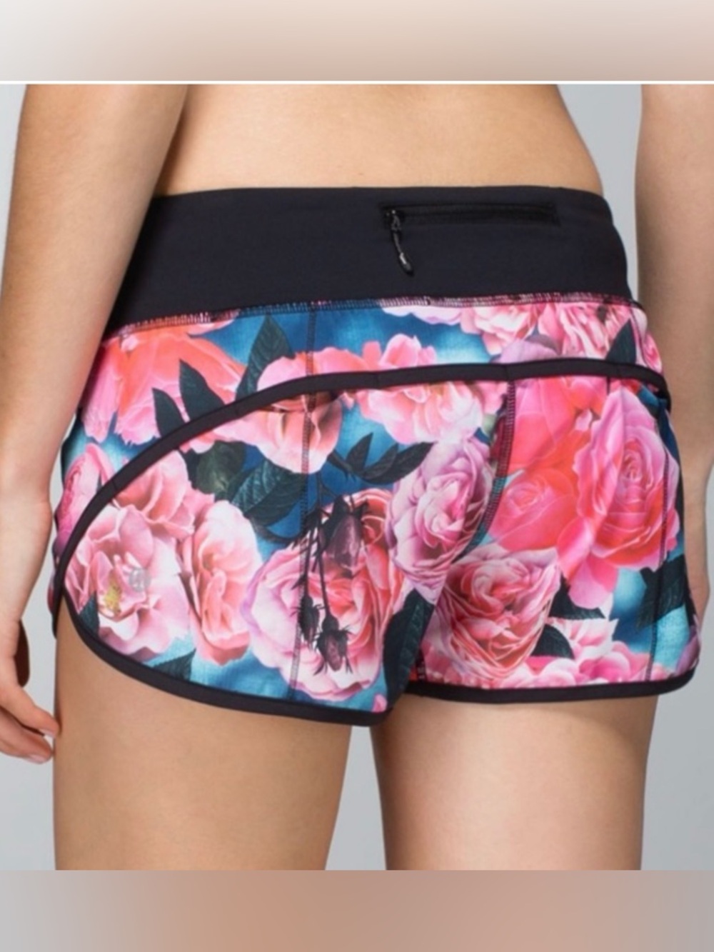 Lululemon Speed Shorts Secret Garden of Roses 2.5 inches | Low Rise | Size 8